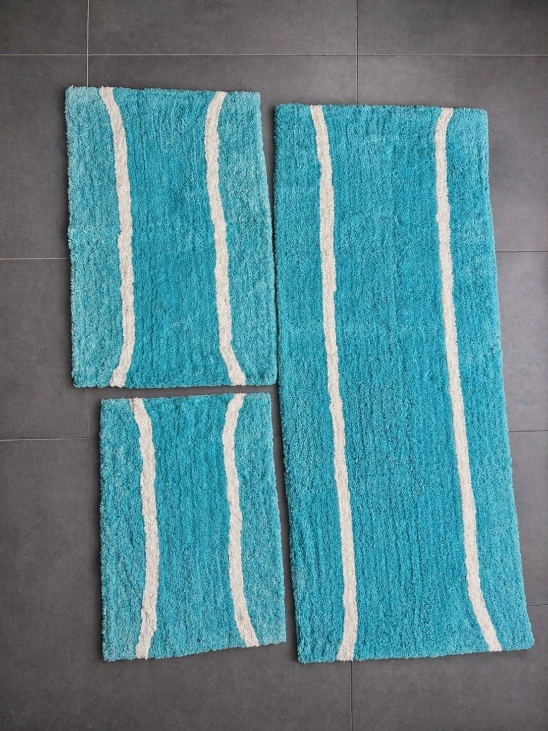 bathmat blue &white stripe