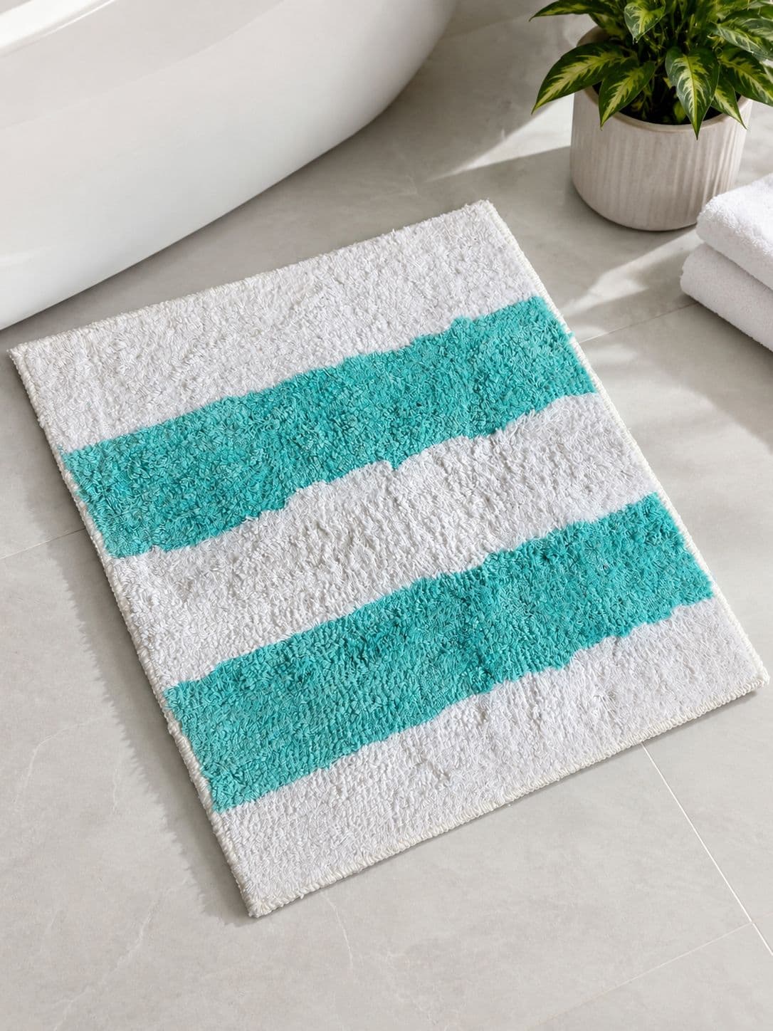 Bathmat blue and white stripes
